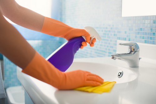 Kitchen deep cleaning in Shepherds Bush with detailed sanitising and degreasing